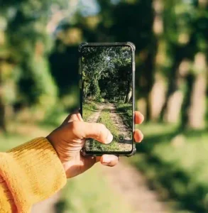 smartphone-in-nature